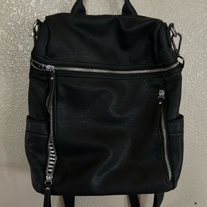 Backpack purse with shoulder strap. I’m great condition.